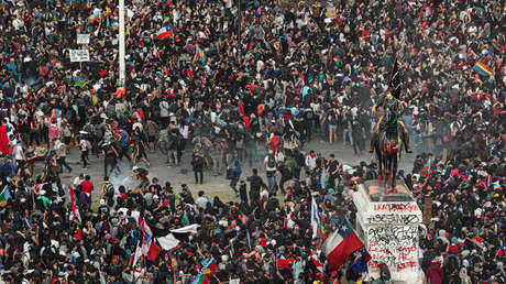Analista político: "Las medidas anunciadas por Piñera para calmar las movilizaciones son insuficientes"
