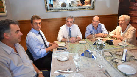 Alberto Fernández se reúne en Uruguay con el candidato del Frente Amplio, Daniel Martínez