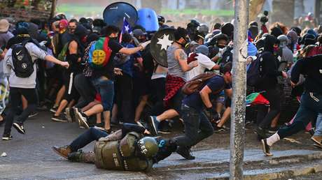 Chilenos toman las calles para hacer la quinta "Marcha más grande" contra el Gobierno de Piñera