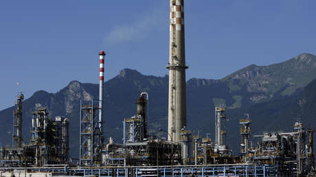 La petrolera nacional libia se declara en emergencia tras el bloqueo de sus puertos controlados por Haftar