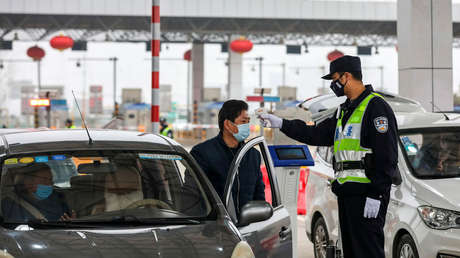 China cierra una tercera ciudad, de medio millón de habitantes, por el brote de coronavirus
