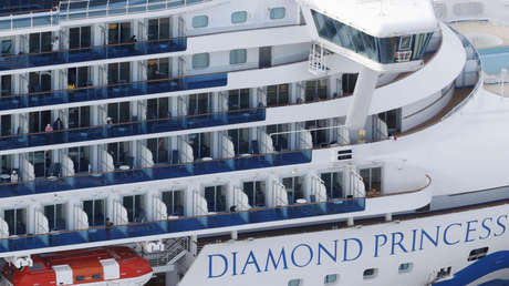 De viaje de lujo a "prisión flotante": así es el día a día de más de 2.000 pasajeros confinados en el crucero puesto en cuarentena cerca de Tokio
