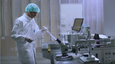 La tecnología de lectura mental de Elon Musk se implementará por primera vez en una persona este año