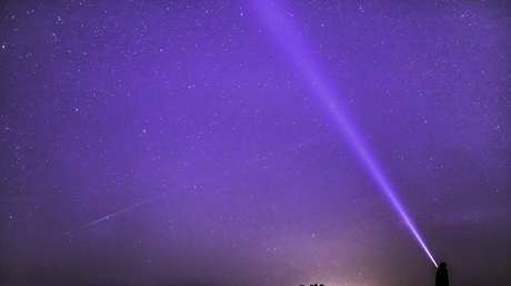 VIDEO: Una hilera de satélites Starlink surca el cielo de EE.UU... y la gente creyó que veía ovnis