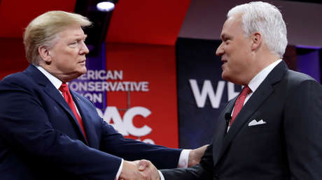 Un político que estrechó la mano de Trump había interactuado con un infectado por coronavirus