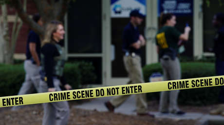 La Policía de EE.UU. sorprende al pedir a criminales que dejen de delinquir por el covid-19 en un mensaje acompañado por un meme con Barney Stinson