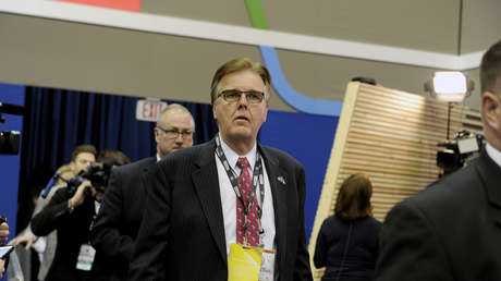 Vicegobernador de Texas: "Estoy dispuesto a arriesgar mi vida a cambio de mantener a EE.UU., y muchos abuelos en este país piensan como yo"