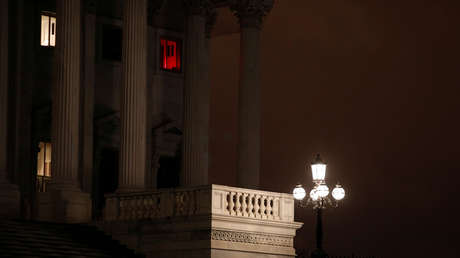 El Senado de EE.UU. aprueba el paquete de estímulo de 2 billones de dólares por el coronavirus