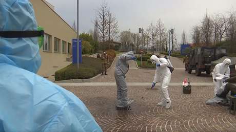 VIDEO: Médicos militares rusos empiezan a luchar contra el brote de coronavirus en Italia