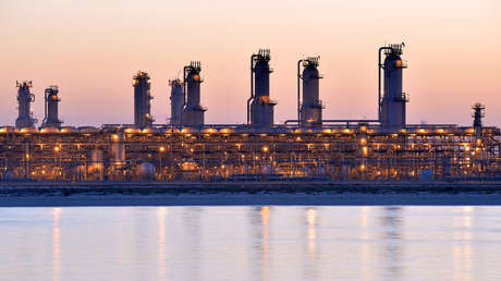 El petróleo vuelve a desplomarse, mientras la OPEP+ sigue discutiendo un acuerdo para reducir la producción