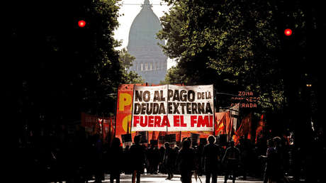 Se complican las negociaciones de Argentina: tenedores de bonos extranjeros rechazan su plan para reestructurar la deuda
