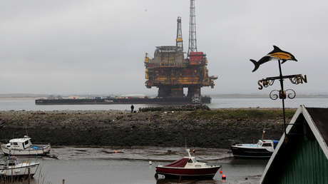 El precio del crudo Brent cae un 7,8 % y se sitúa en menos de 26 dólares por barril