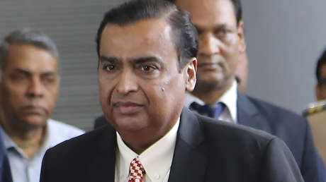 Quién es Mukesh Ambani, el hombre más rico de la India que se ha asociado con Facebook y apunta a competir con Google, Amazon y Tencent