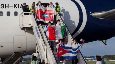"Ustedes representan la victoria de la vida sobre la muerte": Cuba recibe con honores a brigadas médicas que combatieron el covid-19 en Italia