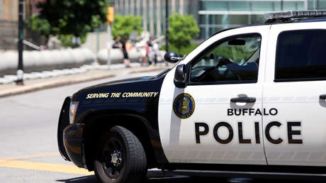 Suspenden a un despachador policial de Búfalo por instar a tirotear a los manifestantes como a "animales rabiosos"