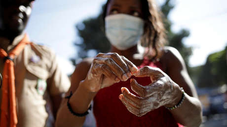 Despiden a un senador republicano que preguntó si las "personas de color" contraen covid-19 debido a que no saben lavarse las manos