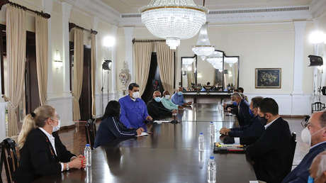 Maduro confirma que sostuvo una reunión de dos horas con representantes de la oposición venezolana