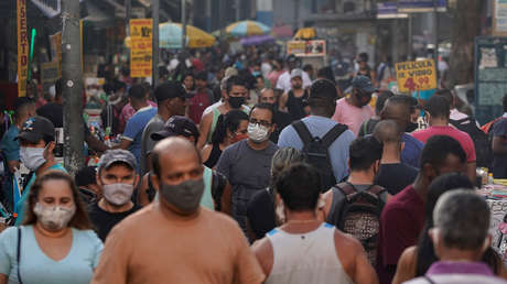 Contagios en aumento, cuarentenas flexibles: cómo evoluciona el covid-19 en Latinoamérica a cuatro meses de detectar el primer caso