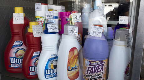 Una mujer muere tras mezclar dos productos de limpieza