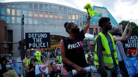 Disturbios y saqueos en Wisconsin tras disparar la Policía 7 veces por la espalda a un hombre negro supuestamente desarmado