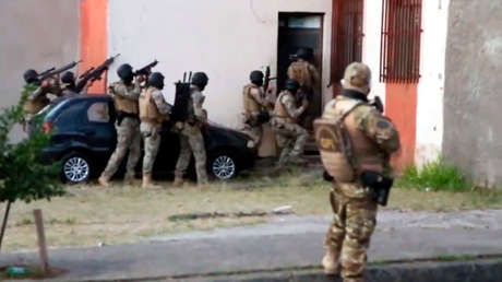 1.100 policías y 632 órdenes judiciales: histórica megaoperación contra la banda criminal más poderosa de Brasil