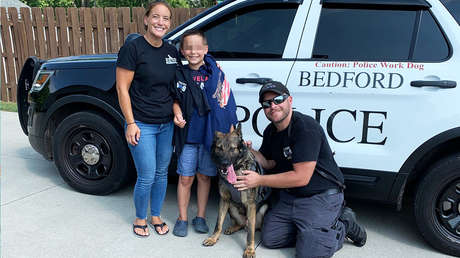Un niño de 10 años dona más de 250 chalecos antibalas para perros policía