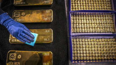 Vaticinan alzas del oro mientras la Fed siga "fuera de control"