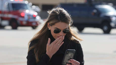 Reportan que una de las ayudantes más cercanas de Trump dio positivo por coronavirus