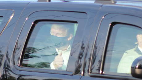 Trump da una vuelta en coche ante sus simpatizantes y recibe fuertes críticas por poner en riesgo la vida de otras personas