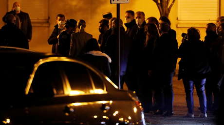 Macron califica el asesinato de un profesor francés como "atentado terrorista islamista"