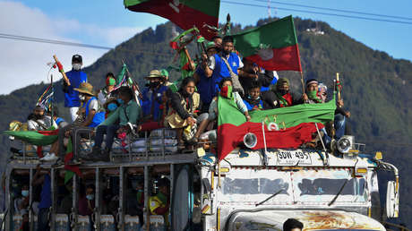 "Colombia camina por un filo peligroso": La minga indígena se moviliza en Bogotá para exigir una reunión con Duque