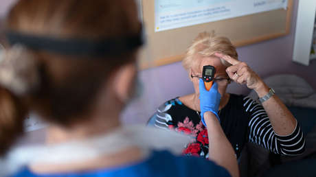 Una mujer sigue sufriendo síntomas de covid-19 ocho meses después de su infección