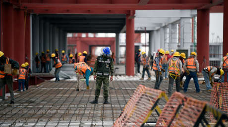 López Obrador prevé impulsar una ley para proteger a los trabajadores y eliminar en México la subcontratación, también conocida como 'outsourcing'