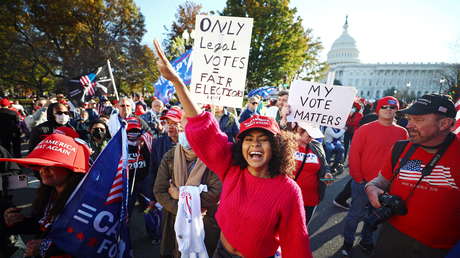 Multitudinaria marcha a favor de Trump termina en peleas con grupos antagónicos (VIDEOS)
