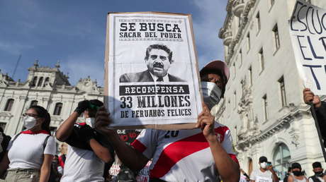 El líder del Congreso de Perú, Luis Valdez Farías, pide la renuncia al recién nombrado presidente interino Manuel Merino