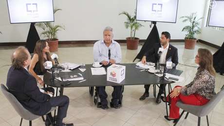 "Abran los micrófonos al público": A seis meses de dejar el poder, Lenín Moreno estrena su programa radial 'De frente con el presidente'