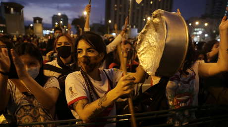 ¿Imitarán a Chile? El debate por una nueva Constitución se fortalece en Perú después de la crisis institucional