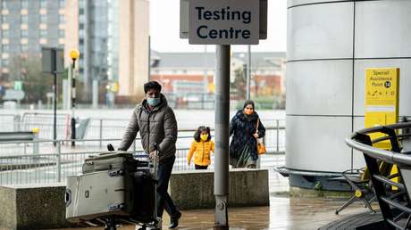 Casi 30 países prohíben los vuelos comerciales con el Reino Unido por temor a la nueva variante del coronavirus