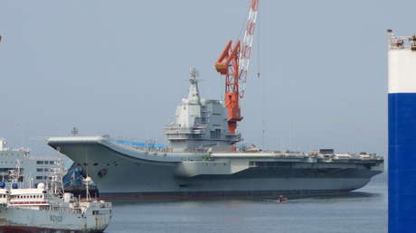 Un portaviones chino atraviesa el estrecho de Taiwán un día después de que un destructor estadounidense navegara por esa zona