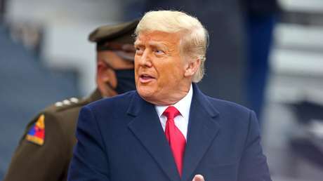 Trump firma inesperadamente el proyecto de ley de alivio por la pandemia que calificó de "vergüenza"