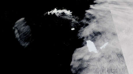 FOTO: El gigantesco iceberg A-68A continúa fragmentándose cerca de un importante refugio de vida silvestre marina