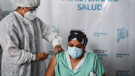 "La campaña de vacunación más grande la historia": Los trabajadores sanitarios son los primeros en recibir la Sputnik V en Argentina (VIDEO)