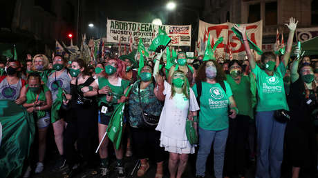 Niñas obligadas a ser madres y muertes posparto: los rostros del dolor que precedieron la legalización del aborto en Argentina