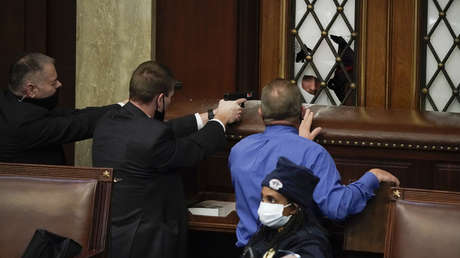 Reportan un enfrentamiento armado entre partidarios de Trump y la Policía dentro del Capitolio de EE.UU.