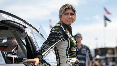 Sancionan a una joven estrella de NASCAR por insultar a un oponente en un videojuego (VIDEO)