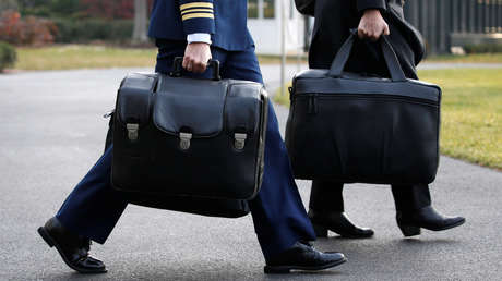 ¿Dos maletines nucleares a la vez?: Cómo le entregará Trump a Biden los códigos de lanzamiento si no acude a la investidura