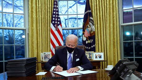 Biden se deshace del botón rojo que usaba Trump en la Oficina Oval para conseguir una Coca-Cola