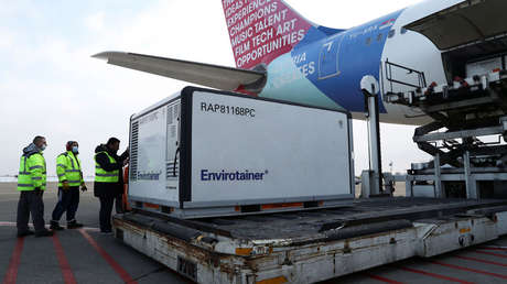 La UE entra en guerra con Pfizer y AstraZeneca por los polémicos retrasos en la entrega de vacunas (y se acerca a Sputnik V)