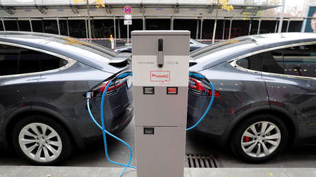 La UE casi triplica las ventas de vehículos eléctricos e híbridos enchufables en 2020