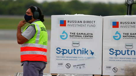 Bloomberg califica la vacuna Sputnik V de posiblemente el "mayor avance científico" de Rusia desde la era soviética